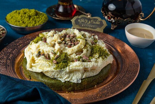 مدلوقة بعجينة الفستق الحلبي والقشطة